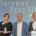 Ernst Steuger, Geschäftsführer der Nürnberger Wach- und Schließgesellschaft (NWS), und Ellen Heutling, Prokuristin und Leiterin Marketing und Vertrieb, nehmen die Auszeichnung "Bayerns Best 50" von Bayerns Wirtschaftsminister Hubert Aiwanger entgegen.