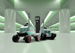 Auf dem Bild sind die zwei innovativen Sicherheitsroboter der NWS zu sehen, die auf der SicherheitsExpo München 2024 vorgestellt wurden.