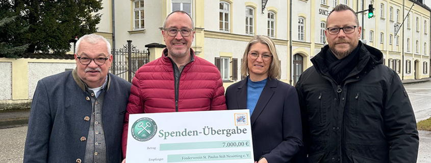 Übergabe Spendenscheck an Förderverein St. Paulus Stift Neuötting 2025